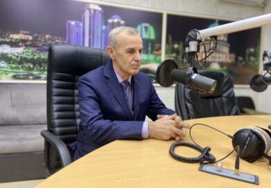 Мовсар Исабаев о реализации нацпроекта в регионе и взаимодействии с общественниками на радио «Грозный»