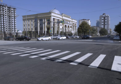 <strong>Асфальтобетонные работы и работы по обустройство дорожных  объектов нацпроекта в Чеченской Республике идут к завершению</strong>